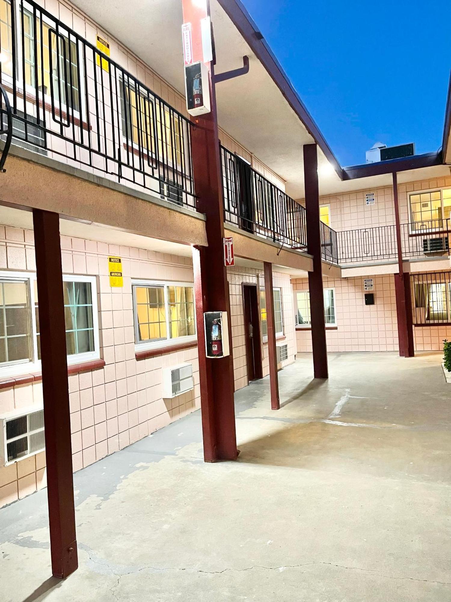 Royal Lodge Coalinga Εξωτερικό φωτογραφία