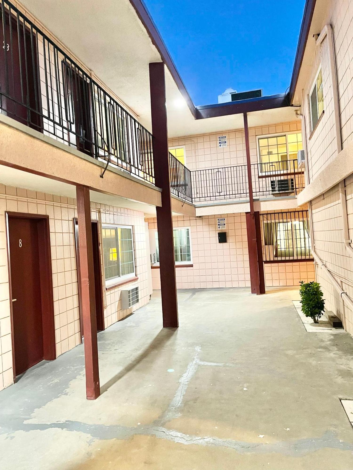 Royal Lodge Coalinga Εξωτερικό φωτογραφία
